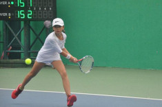 Bé gái lớp 4 cao 1m5, vô địch giải Tennis trẻ Tp.Hồ Chí Minh khiến dân tình choáng váng