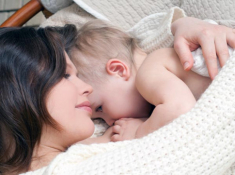 Có nên dùng thuốc tiêu sữa để cai sữa