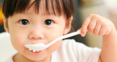 Lầm tưởng của mẹ về sữa chua khiến con ăn mãi mà không nạp dinh dưỡng vào người
