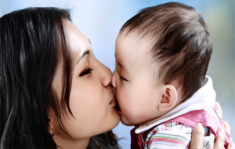 Phần lớn mẹ Việt mắc phải những thói quen gây hại sức khỏe và nhận thức của trẻ sơ sinh