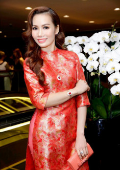 Á hậu 2 Ms Universe Business 2018 tái ngộ diễn viên Trần Bảo Sơn tại sự kiện