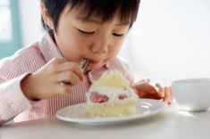 Càng ăn nhiều thực phẩm giàu canxi, trẻ sẽ càng phát triển chiều cao tối đa?