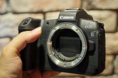 Canon ra mắt dòng máy ảnh EOS R - full frame không gương lật với nhiều tính năng vượt trội