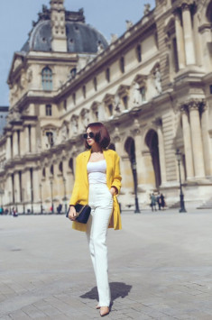 Cựu người mẫu Đào Lan Phương sang chảnh với suit trên đường phố Paris