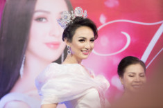 Hoa hậu Ngọc Diễm bật khóc trong đêm kỷ niệm 10 năm đăng quang