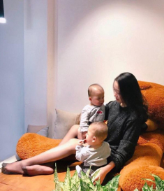 Mẹ 9X sở hữu cặp song sinh siêu bảnh trai: “Mình từng chăm con từ hơn 1kg tăng lên 10kg”