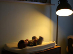 Tác hại giật mình của đèn ngủ với trẻ sơ sinh