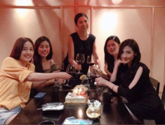 Phát hiện hội bạn thân toàn Hoa hậu, vừa xinh lại còn ăn mặc đẹp