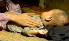 Cậu bé 6 tháng tuổi xuất hiện trong bộ phim Việt đình đám 30 năm trước, danh tính khiến tất cả bất ngờ