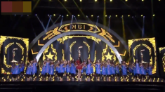 ‘Đắng lòng’ áo dài cách tân được tung hô trên sân khấu Hoa hậu Hòa bình Quốc tế 2017