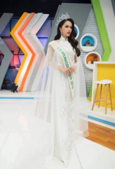Hương Giang Idol thật ‘cao tay’ khi tiếp tục mặc áo dài lên sóng truyền hình Thái