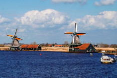 Khám phá biểu tượng của Hà Lan tại ngôi làng cối xay gió Zaanse Schans