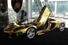  Mô hình Aventador bằng vàng giá 7,5 triệu USD 