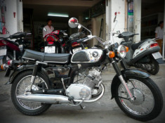  Honda CA175 đời 1968 ‘bóng bẩy’ đất Sài Gòn 