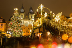 Lóa mắt trước những cây thông Noel khổng lồ lộng lẫy nhất ở châu Âu