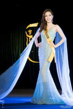 Bùi Phương Nga xuất hiện đầy khí chất, tung váy xuất thần tại Miss Grand International 2018
