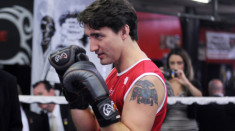 Giải mã ý nghĩa ẩn chứa sau hình xăm trên vai của Thủ tướng Canada Justin Trudeau