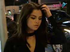 Selena Gomez vừa trải qua lần thứ 2 nhập viện để điều trị tâm lý tại bệnh viện tâm thần