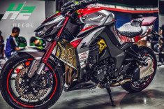 Kawasaki Z1000 ấn tượng cùng dàn áo nhôm xước thể thao