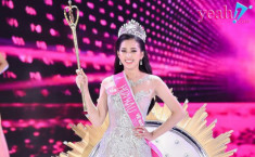 Bất ngờ với hình ảnh trẻ trung và “chất chơi” của bố mẹ tân Hoa hậu Việt Nam 2018