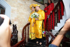 Cô dâu Lâm Khánh Chi đeo đến 6 chiếc vòng cổ bằng vàng trong ngày cưới