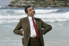 Cuộc sống siêu giàu của “Mr Bean”: Sở hữu gia sản nghìn tỷ, 63 tuổi vẫn nghiện đua xe