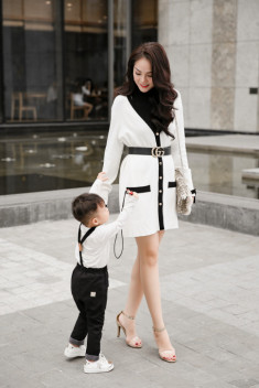Dương Cẩm Lynh cùng con trai 2 tuổi dạo phố thật sành điệu