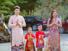 Gợi ý diện áo dài Tết cho cả gia đình cùng chất như Đàm Hàn Giang - Hà Thúy Anh