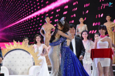 HOT: Người đẹp 10x Trần Tiểu Vy chính thức trở thành tân Hoa hậu Việt Nam 2018 kế nhiệm Đỗ Mỹ Linh