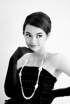 Không cần phải hóa trang thành ma quỷ, Kaity Nguyễn vẫn có một mùa Halloween đáng nhớ với hình ảnh Audrey Hepburn