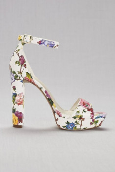 Những đôi giày lấy cảm hứng từ hoa cỏ mùa xuân khiến nàng nào cũng phải thích mê