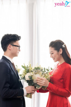 Noo Phước Thịnh và Hoa hậu Mai Phương Thúy ôm hôn nhau thắm thiết tại đám cưới của Á hậu Tú Anh