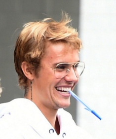 ‘Tôi đã khóc khi thấy Justin Bieber đăng hình trên Instagram Story, quá xấu, thật sự quá xấu!’