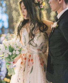 Triệu Vy lộng lẫy váy xinh tham dự đám cưới Đại Thiên Kim Gia Tộc của Trung Quốc