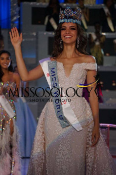 Vẻ đẹp lộng lẫy và gợi cảm của Tân Hoa hậu Thế giới đến từ Mexico