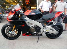  Aprilia RSV4 Factory 2010 đầu tiên về Sài Gòn 