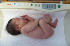 Bảng cân nặng của trẻ sơ sinh chuẩn theo bác sĩ Viện dinh dưỡng Quốc gia