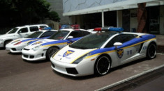  Cảnh sát Hàn Quốc dùng siêu xe Ferrari 