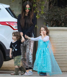 Con trai Megan Fox ‘nghiện’ mặc váy và để tóc dài như con gái