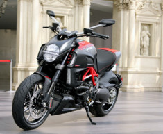  Diavel chính hãng có giá hơn 30.000 USD tại Việt Nam 