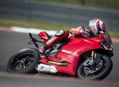  Ducati giới thiệu 1199 Panigale R 2013 