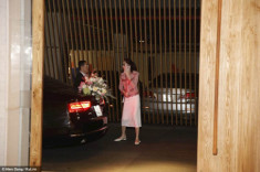 Hoa hậu Đặng Thu Thảo xuất hiện xinh đẹp, giản dị tại nơi tổ chức lễ cưới
