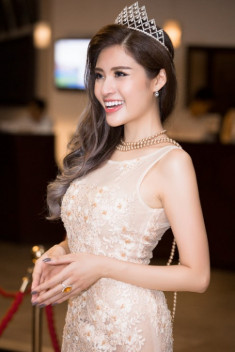Hoa hậu Phan Hoàng Thu đọ sắc siêu mẫu Vũ Hà Anh trên ‘ghế nóng’