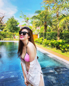 Hoa hậu Phan Hoàng Thu khoe thân hình nóng bỏng ở bể bơi