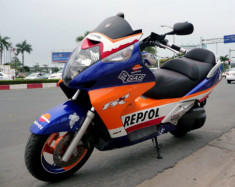  Honda Silver Wing khoác ‘áo’ Repsol ở Sài Gòn 