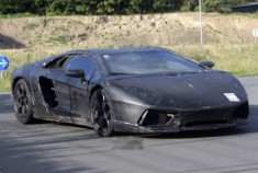  Lamborghini bí mật ra mắt mẫu xe thay thế Murcielago 