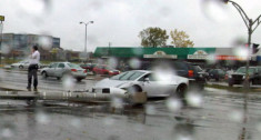  Lamborghini Gallardo đâm đổ cột đèn ở Canada 