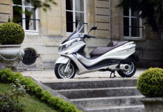  ‘Limousine’ Piaggio X10 350i ở châu Âu 