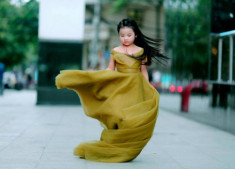 Mẫu nhí xinh đẹp và sang chảnh trong BST váy dạ hội của nhà Thiết kế Den Nguyễn