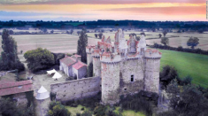 Sốc: Chỉ mất 1,3 triệu đồng đã thành chủ nhân của lâu đài Pháp cổ kính